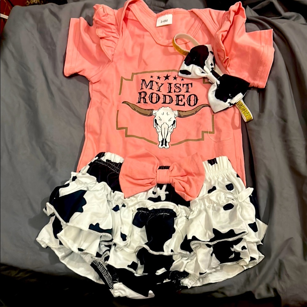 Pink 'My 1st Rodeo' Baby Outfit with Cow Print Bloomers